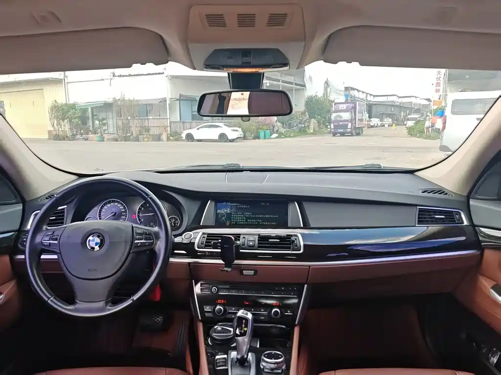 BMW 5 Series GT — миниатюра 13