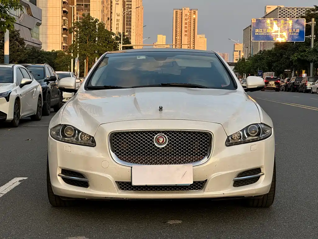 Jaguar XJ — миниатюра 2