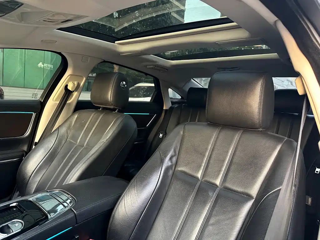 Jaguar XJ — миниатюра 12