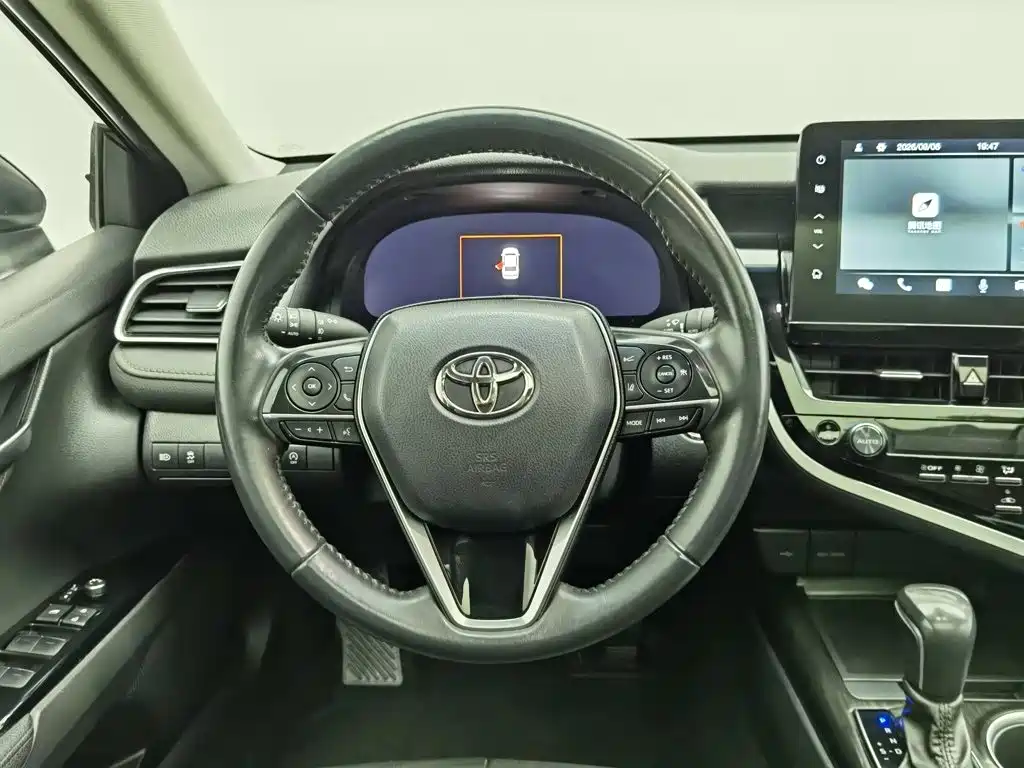 Toyota Camry — миниатюра 11