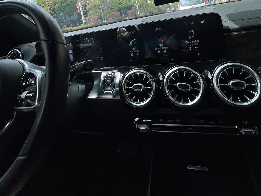 Mercedes-Benz GLB - фото 14