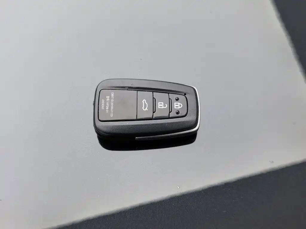 Toyota Camry — миниатюра 19