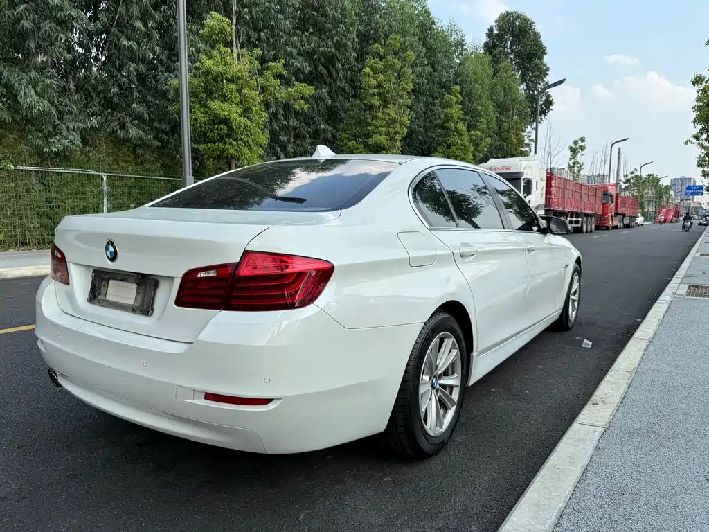 BMW 5 Series — миниатюра 25