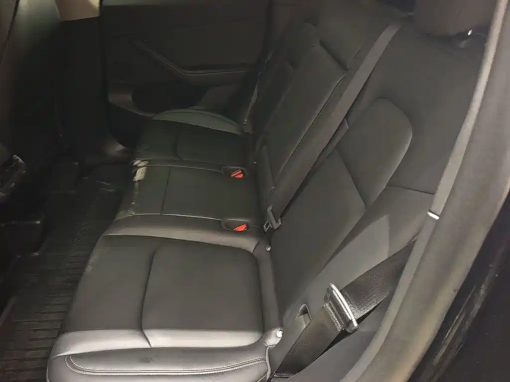Tesla Model Y — миниатюра 17