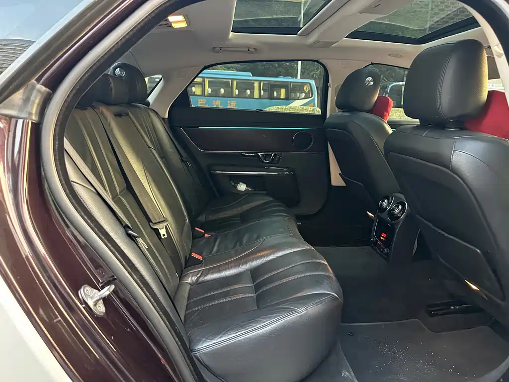 Jaguar XJ — миниатюра 8