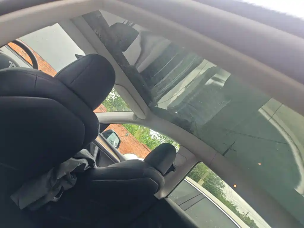 Tesla Model Y — миниатюра 18