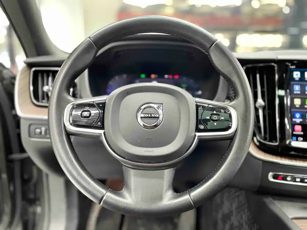 VOLVO XC60 PLUG IN HYBRID