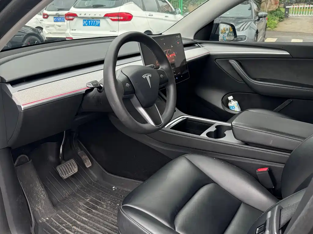 Tesla Model Y 2025 450km