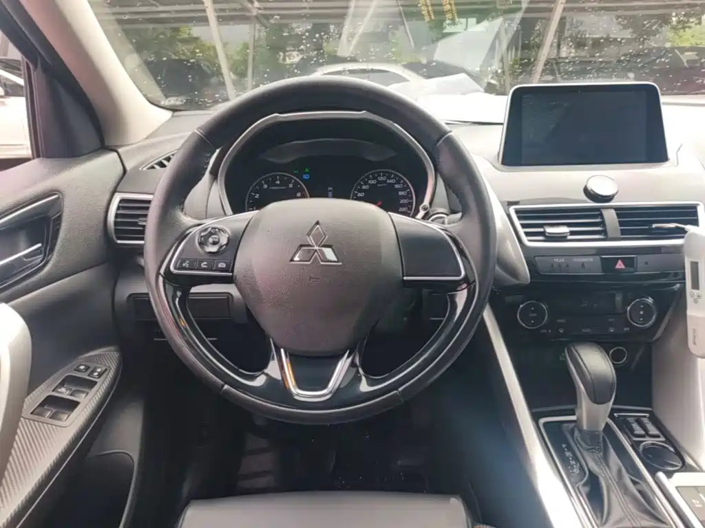 Mitsubishi Eclipse Cross — миниатюра 11
