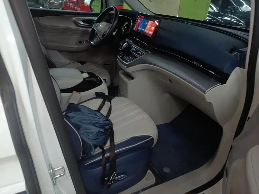 Roewe iMAX8 — миниатюра 25