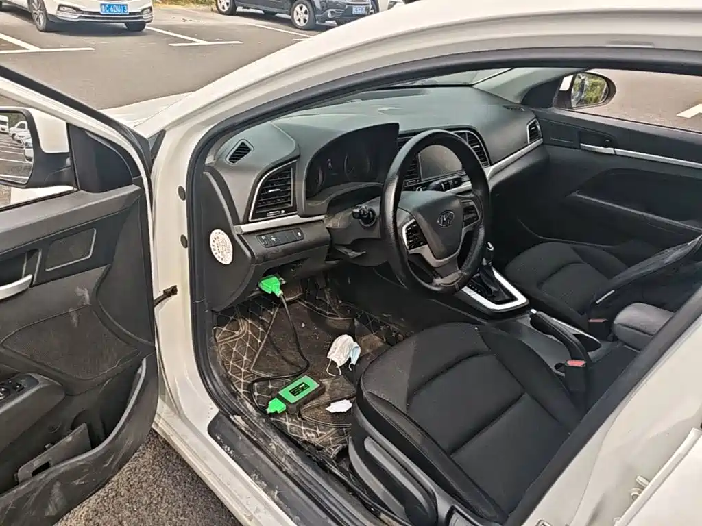Hyundai Elantra — миниатюра 16