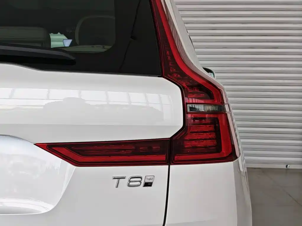 Volvo XC60 PHEV — миниатюра 16