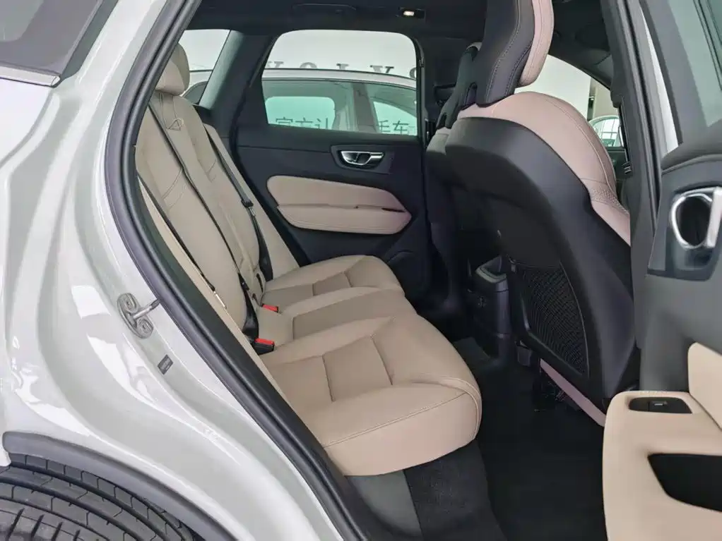 Volvo XC60 PHEV — миниатюра 23