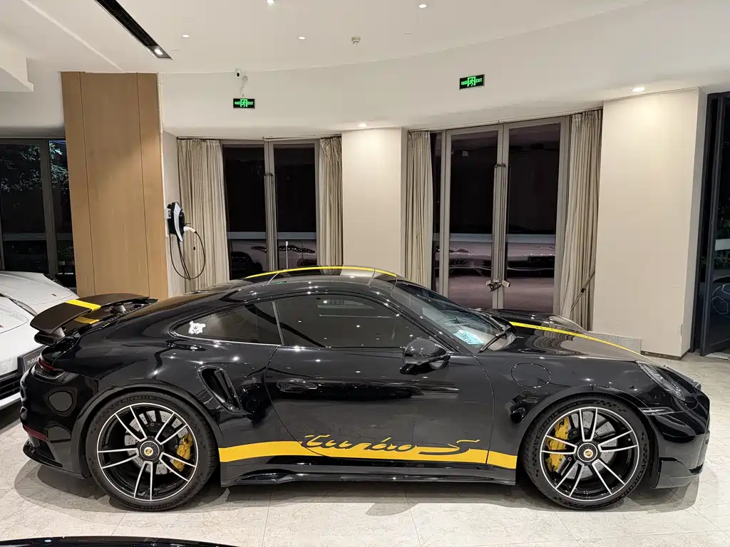 Porsche 911 2022 Turbo S 3.7T
