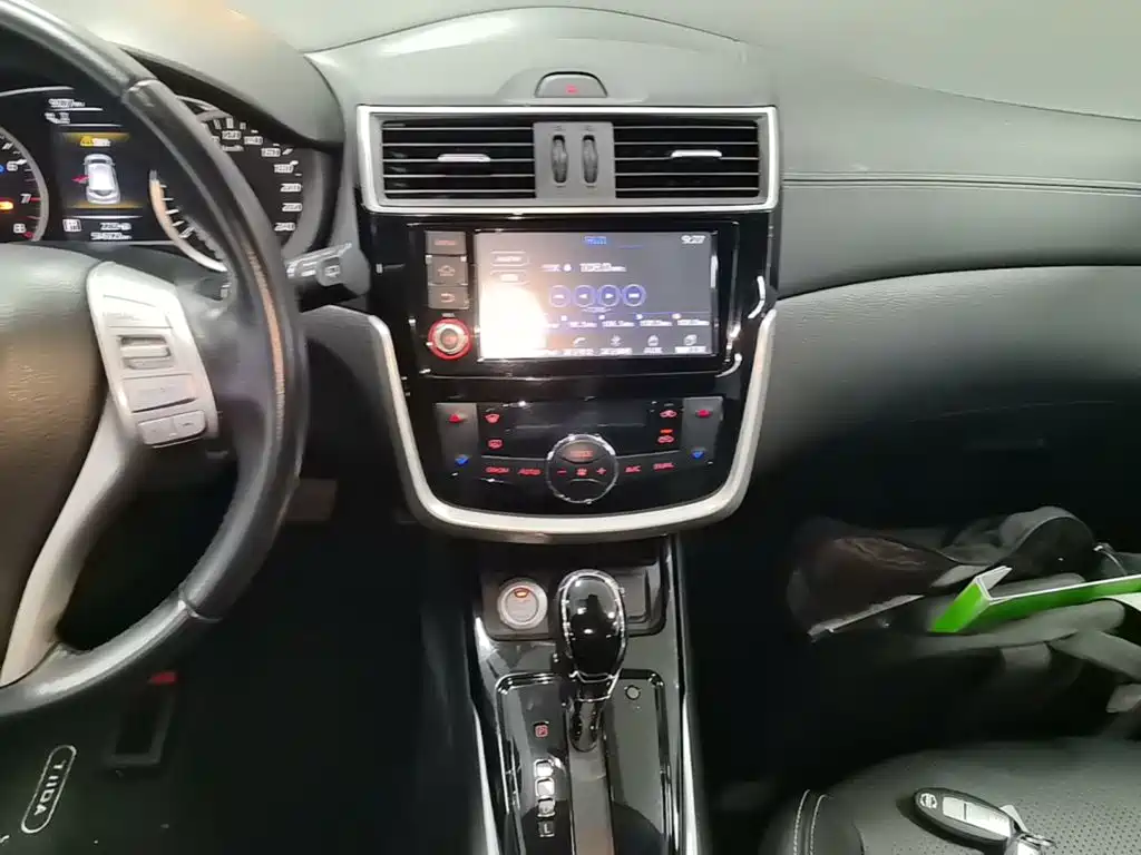 Nissan Tiida — миниатюра 13