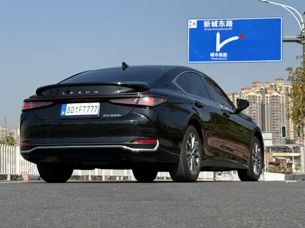 Lexus ES — миниатюра 19