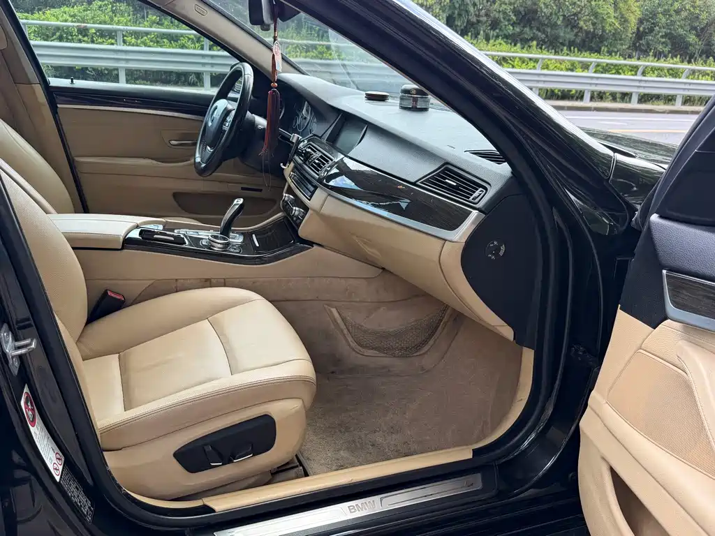 BMW 5 Series — миниатюра 9