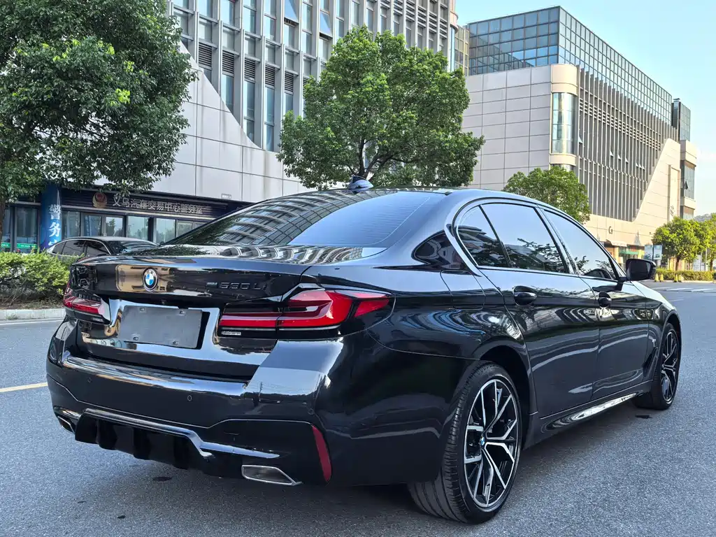 BMW 5 Series — миниатюра 18