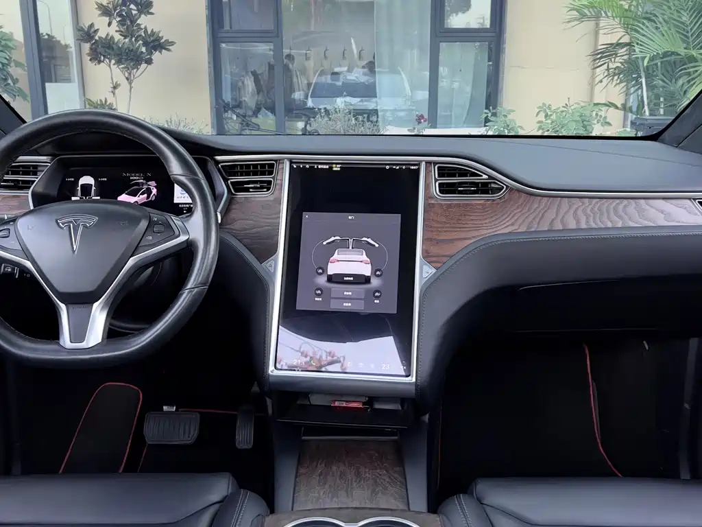 TESLA MODEL X