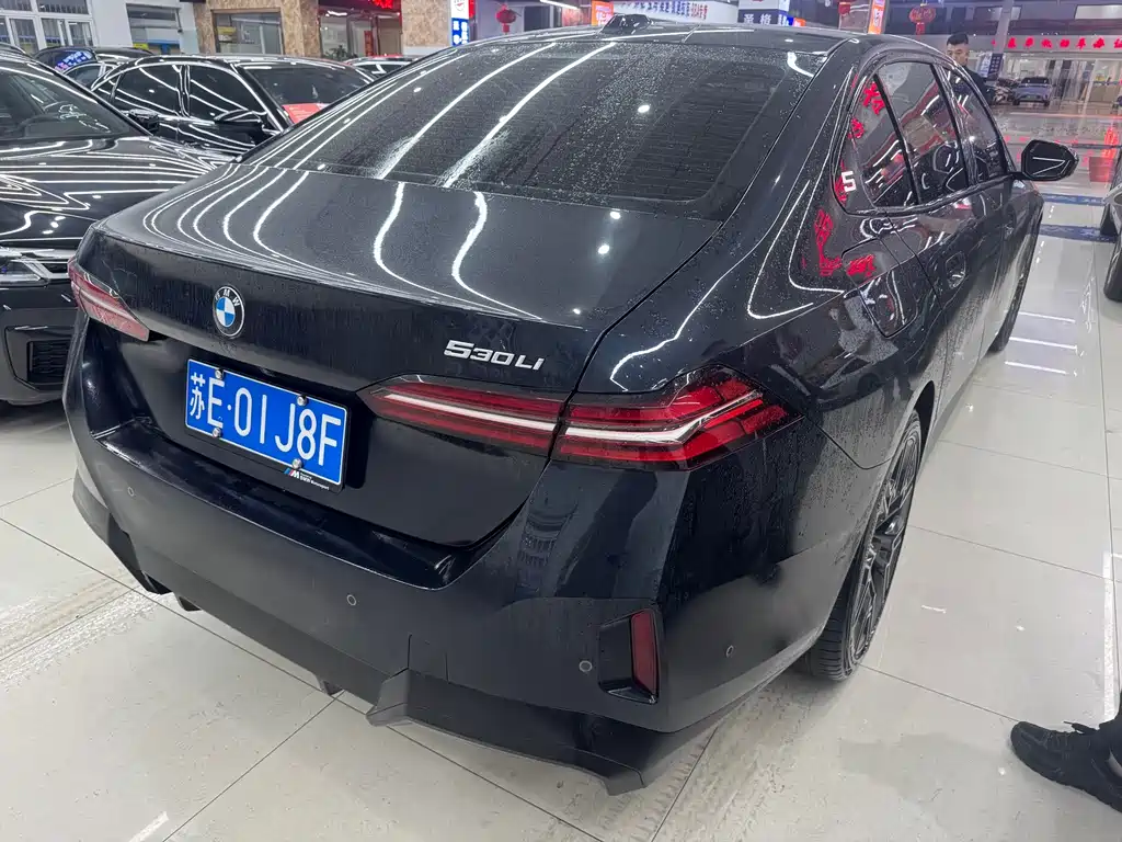BMW 5 Series — миниатюра 9
