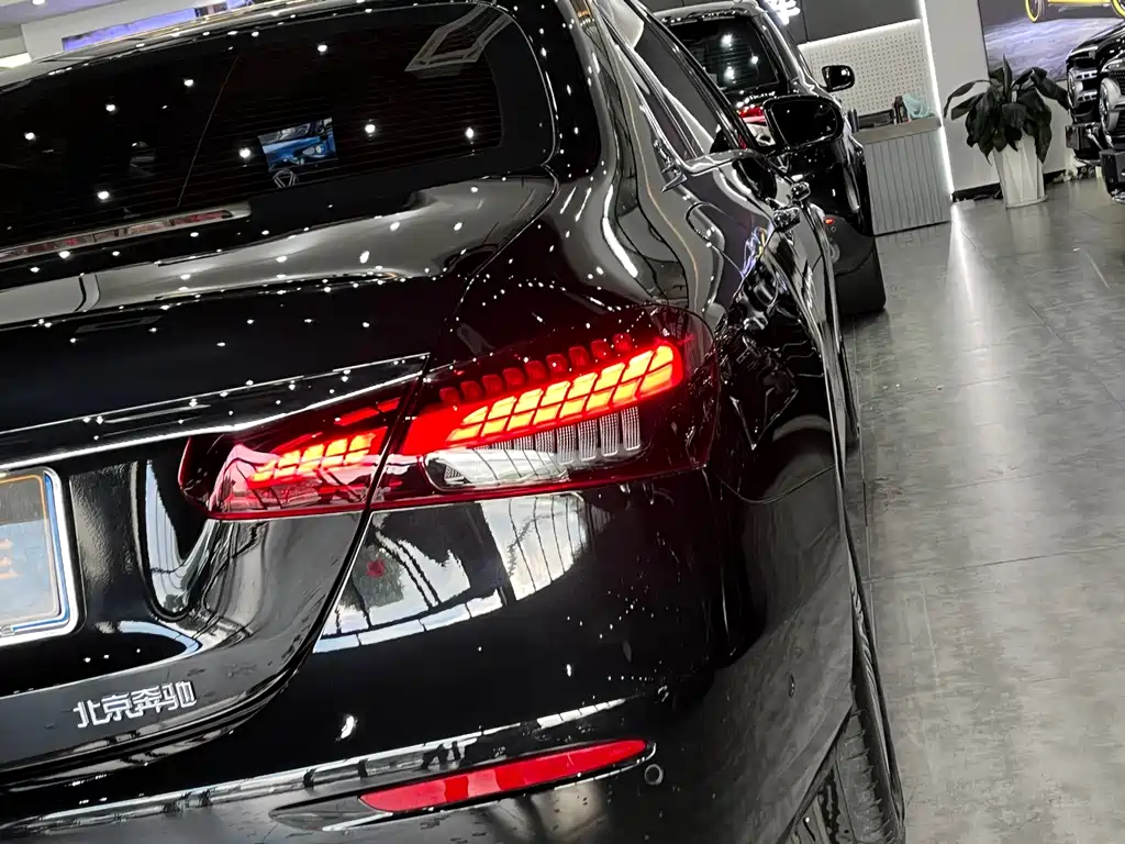 Mercedes-Benz E-Class — миниатюра 8