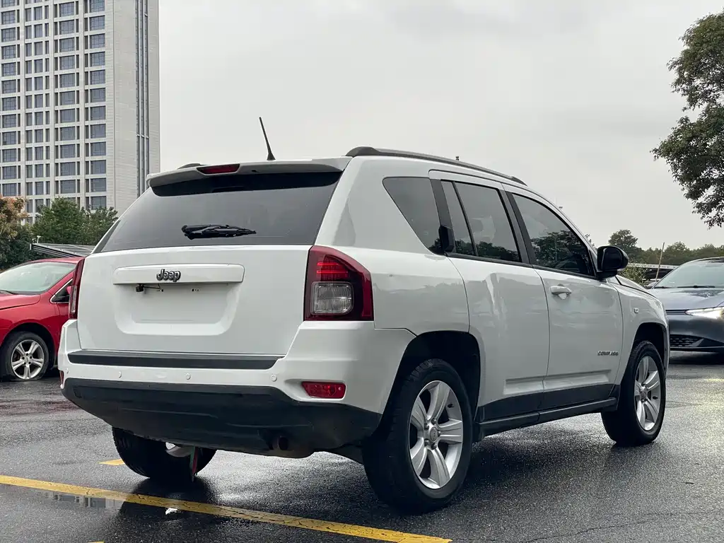Jeep Compass (Import) — миниатюра 13