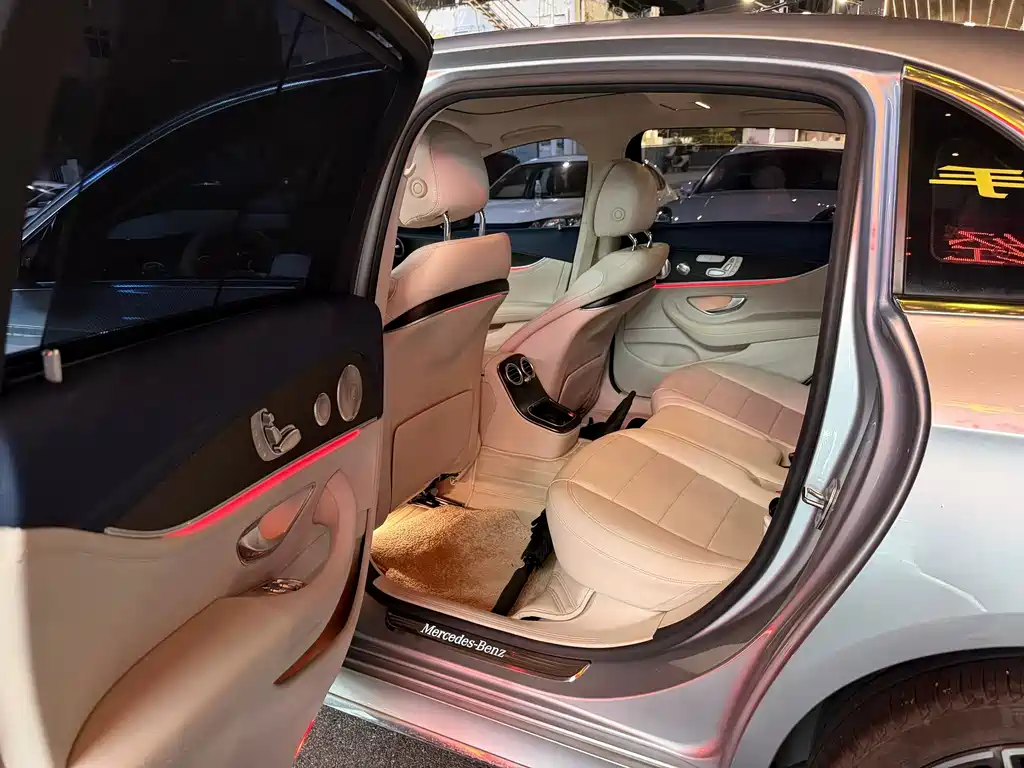 Mercedes-Benz E-Class — миниатюра 6