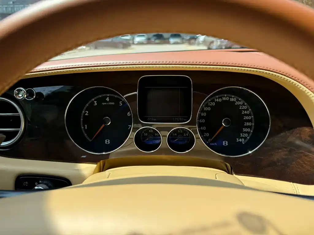 Bentley Flying Spur — миниатюра 9