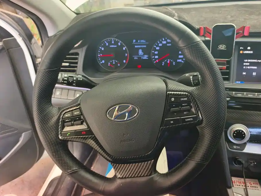 Hyundai Elantra — миниатюра 15