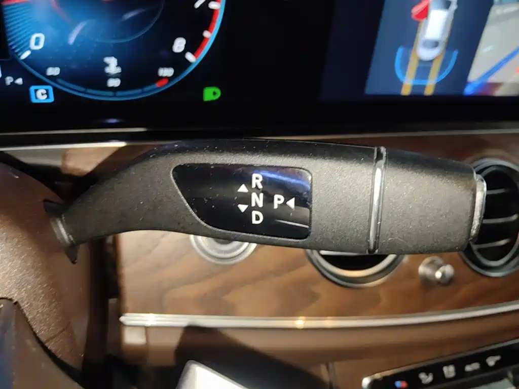 Mercedes-Benz E-Class — миниатюра 14