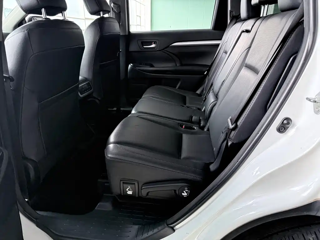 Toyota Highlander — миниатюра 10