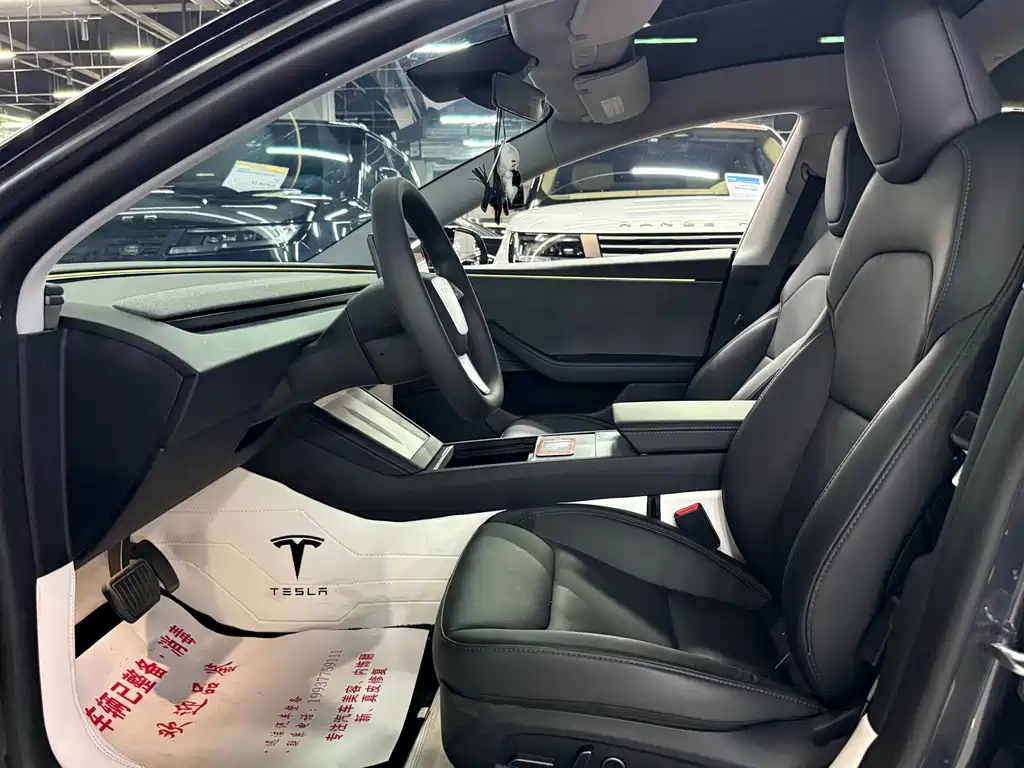 Tesla Model 3 — миниатюра 6