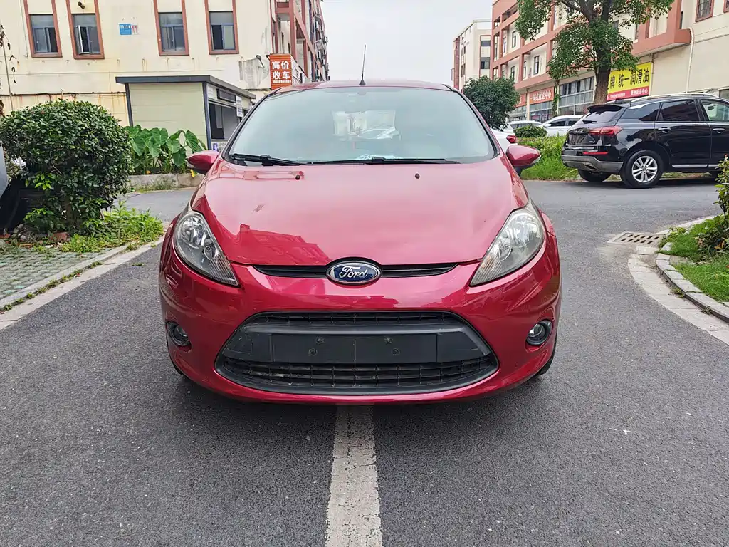Ford Fiesta Hatchback 1.5L Auto Dynamic Limited Edition, фото 2