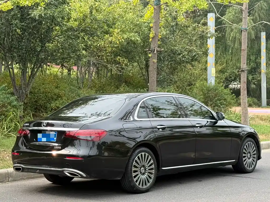 Mercedes-Benz E-Class — миниатюра 7