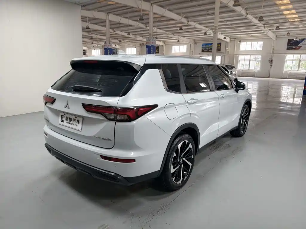 Mitsubishi Outlander — миниатюра 4