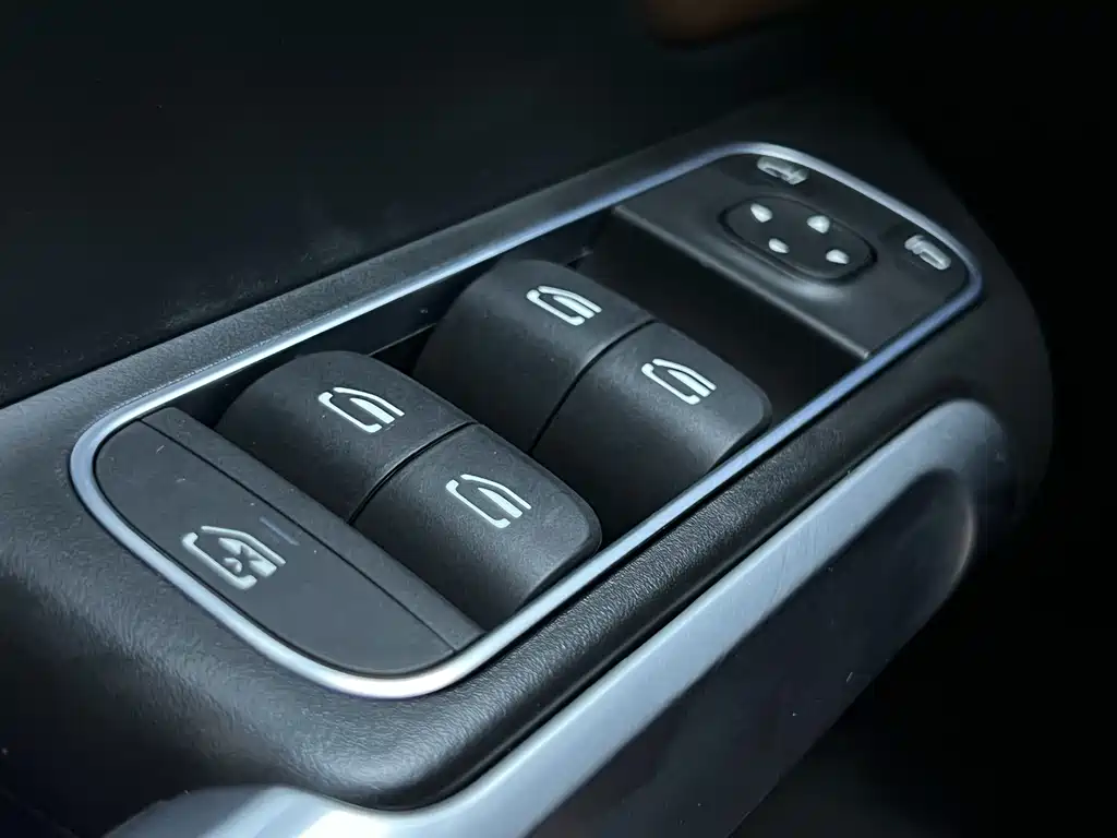 Mercedes-Benz GLB — миниатюра 14