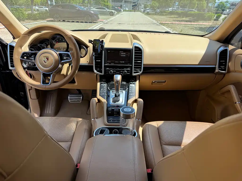 Porsche Cayenne — миниатюра 15