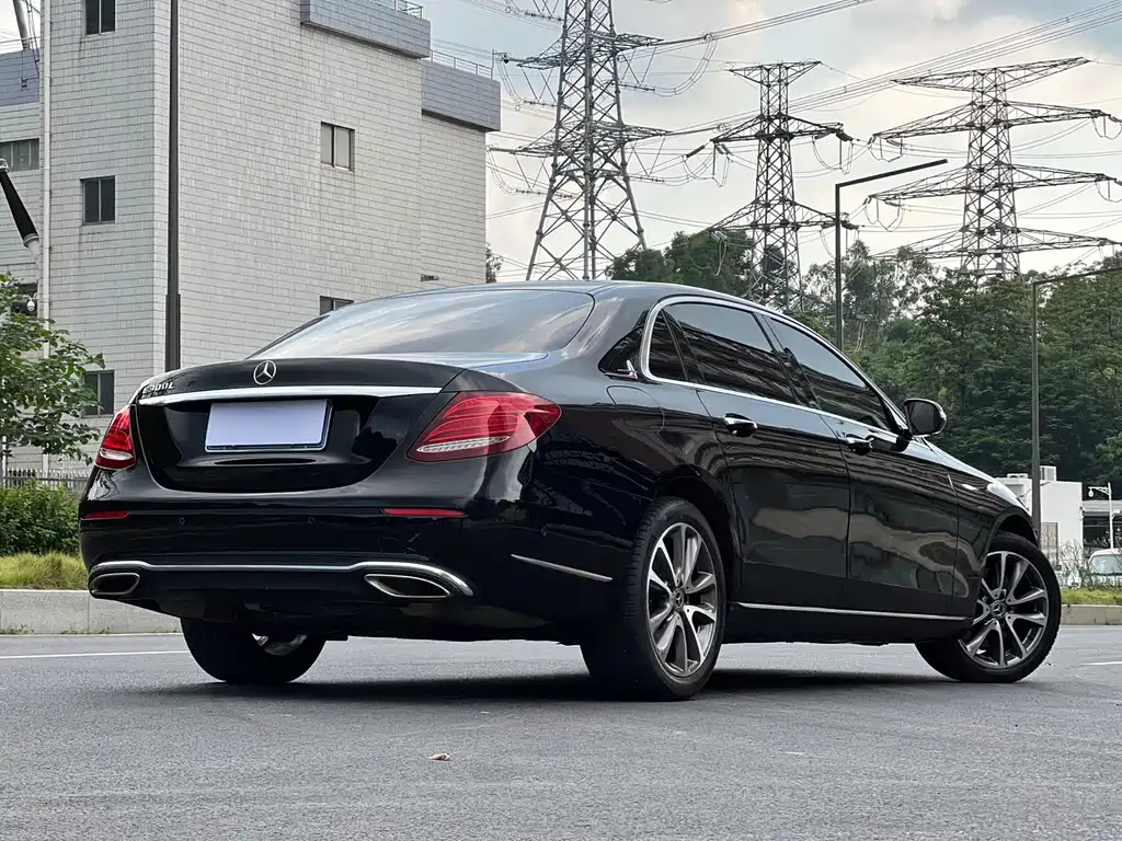 Mercedes-Benz E-Class — миниатюра 4