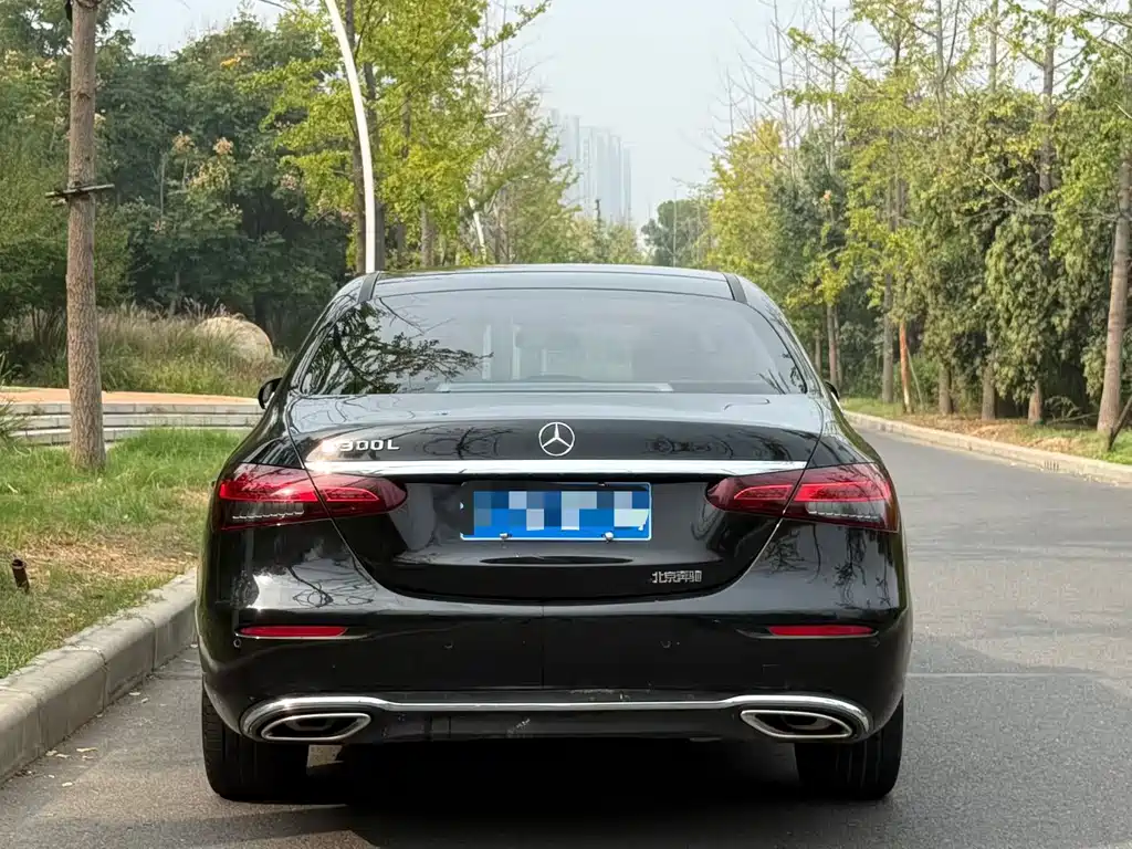 Mercedes-Benz E-Class — миниатюра 8