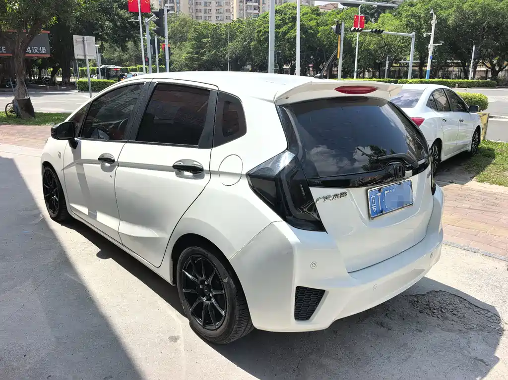Honda Fit — миниатюра 5