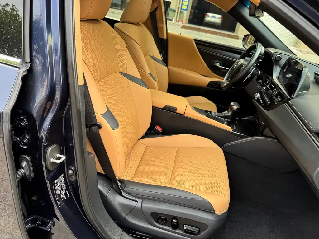 Lexus ES — миниатюра 8