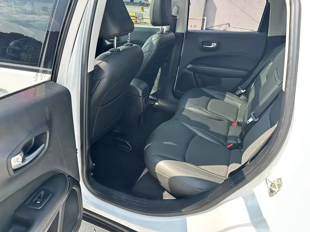 Jeep Compass — миниатюра 10