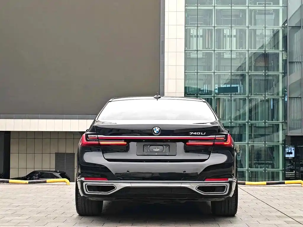 BMW 7 Series — миниатюра 8