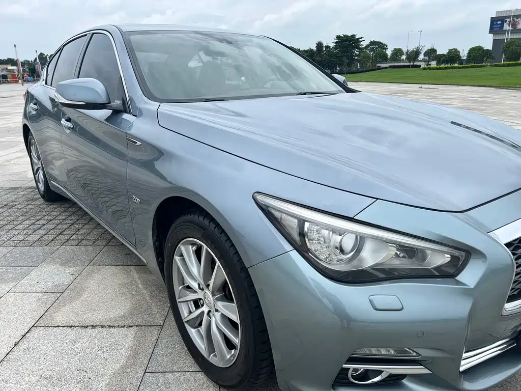 INFINITI Q50L