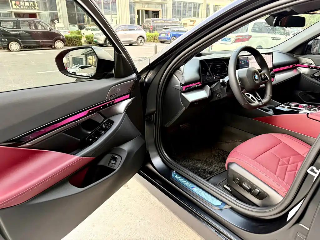 BMW 5 Series — миниатюра 17