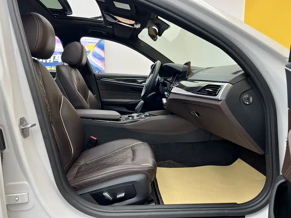 BMW 5 Series — миниатюра 19