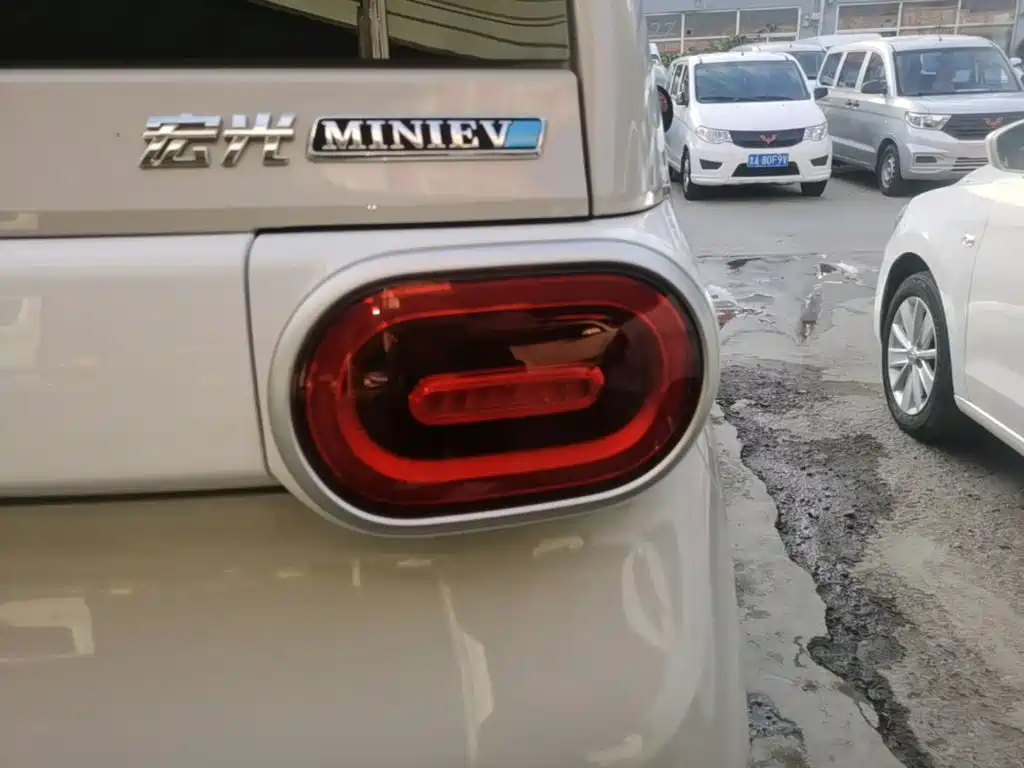 Wuling MINIEV — миниатюра 8