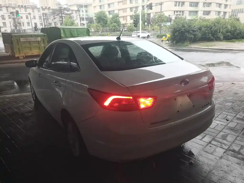 Ford Escort — миниатюра 5