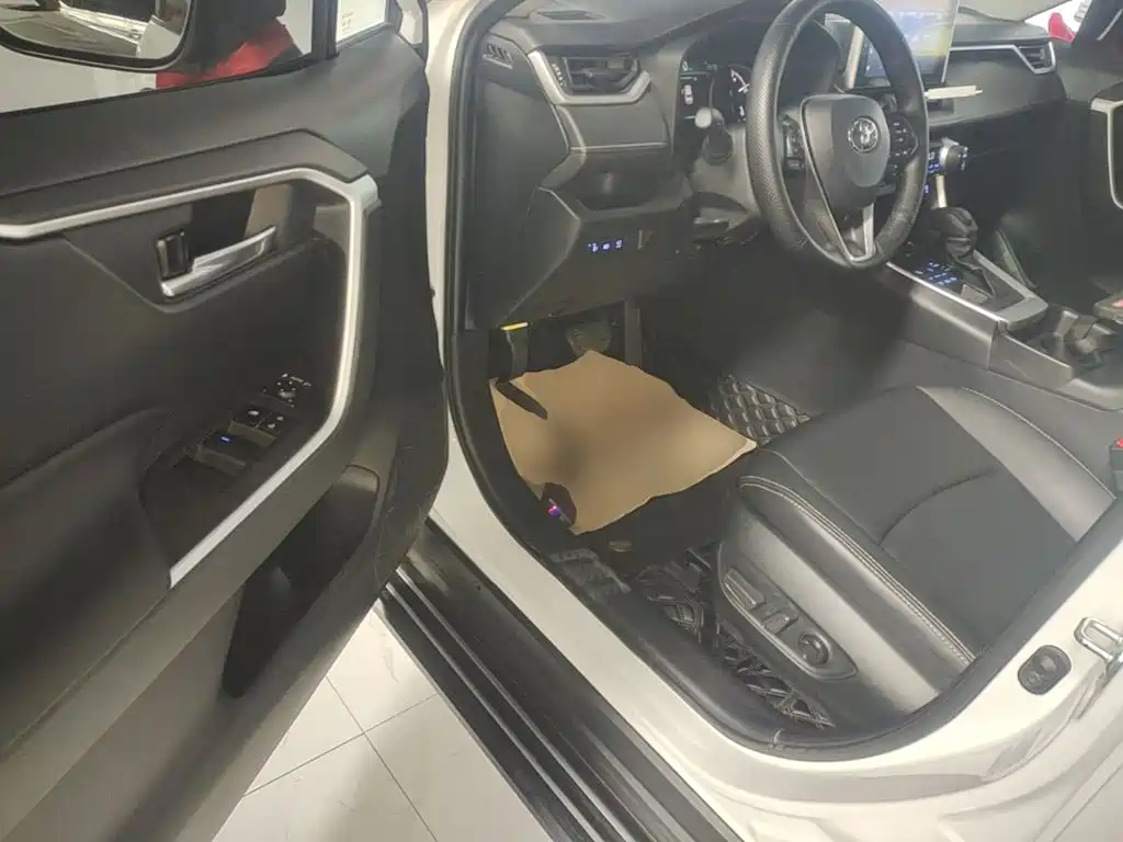 Toyota RAV4 — миниатюра 16