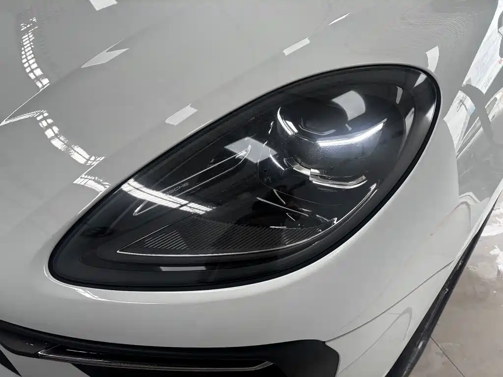 Porsche Macan — миниатюра 8
